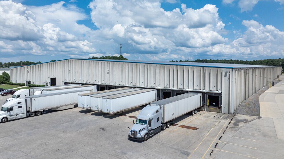 More Photos Of 999 Enterprise Dr, Dalton Distribution For Sale