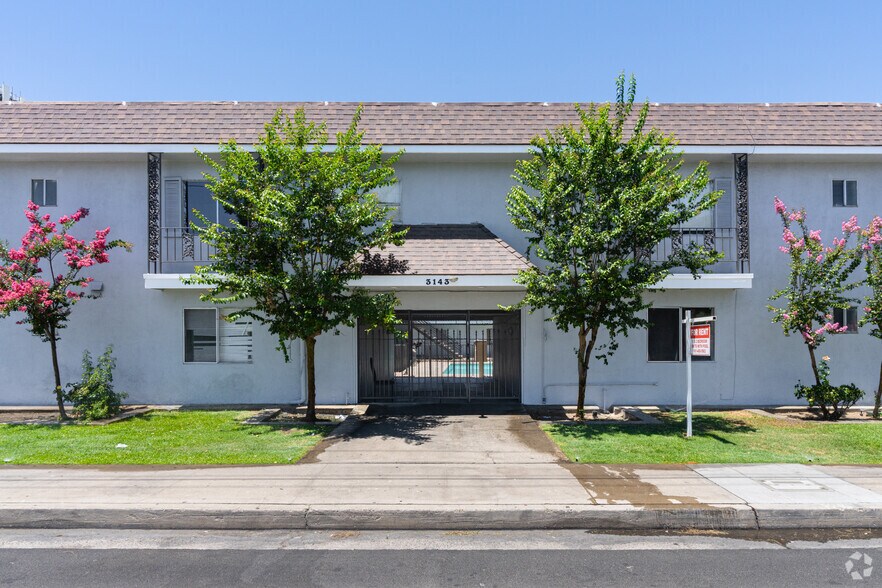 More Photos Of 3143 S H St, Bakersfield Apartments For Sale