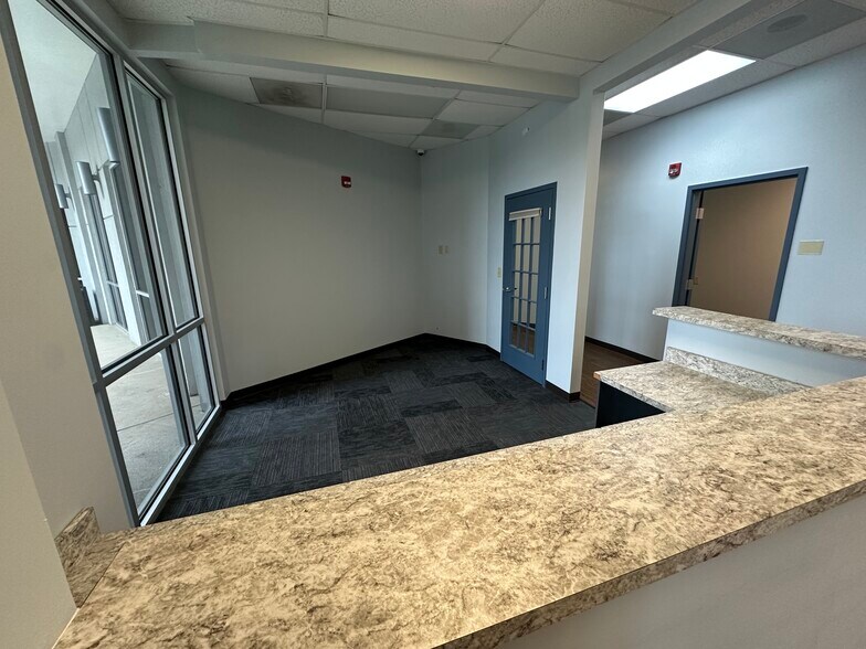 More Photos Of 7752-7756 Gateway Ln, Concord Medical For Lease