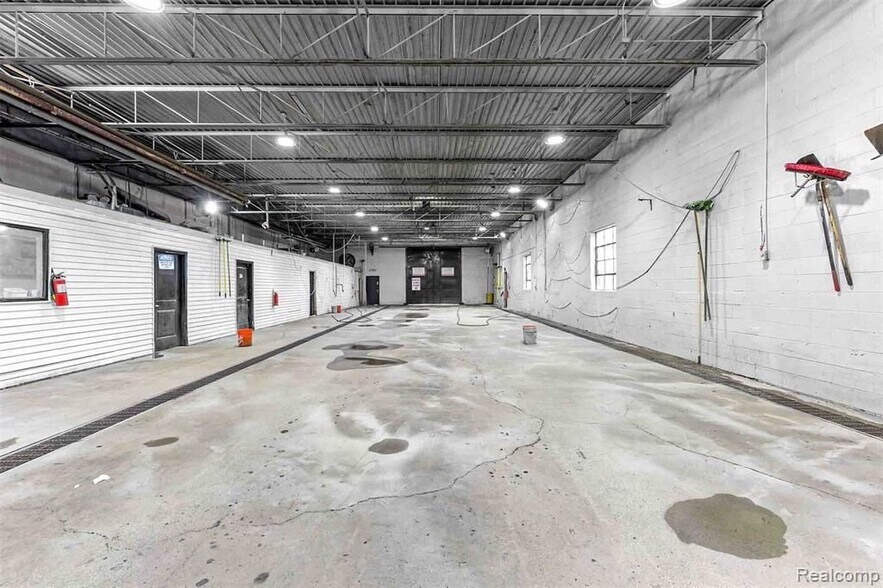 More Photos Of 27990 Wick Rd, Romulus Manufacturing For Sale