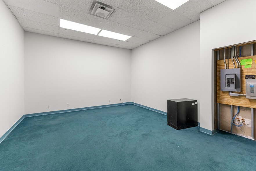 More Photos Of 35425 W Michigan Ave, Wayne General Retail For Lease