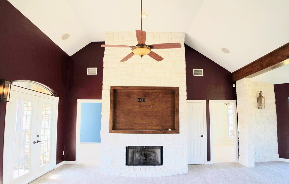 More Photos Of 2982 FM 2935, Brenham Flex For Sale