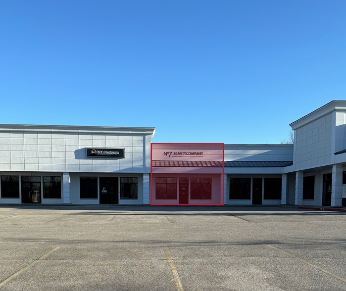 More Photos Of 1007 SW A St, Bentonville Office For Lease