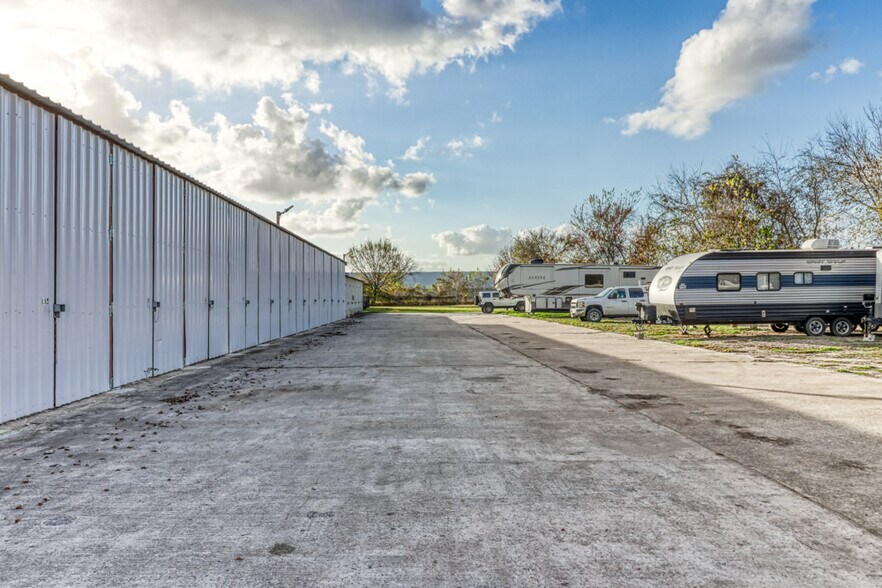 More Photos Of 8750 Galveston Rd, Houston Land For Lease