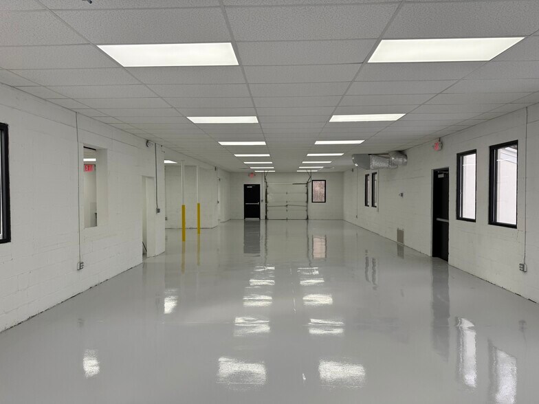 More Photos Of 305 W Stiger St, Hackettstown Manufacturing For Lease