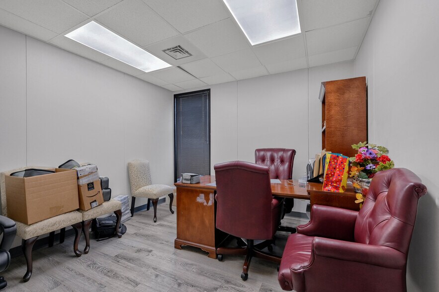 More Photos Of 425 N Highland Ave, Sherman Medical For Sale