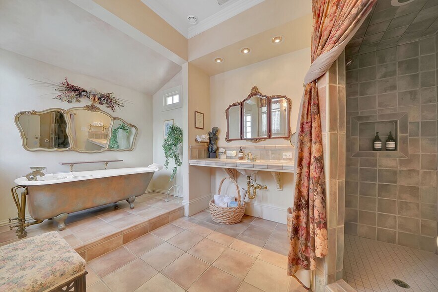 More Photos Of 77 Main St, Sutter Creek Hospitality For Sale