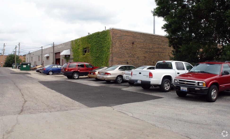 More Photos Of 180 Shepard Ave, Wheeling Warehouse For Lease