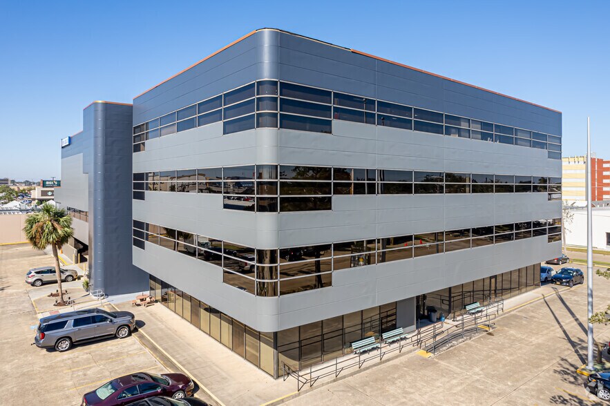 More Photos Of 3200 Ridgelake Dr, Metairie Office For Lease