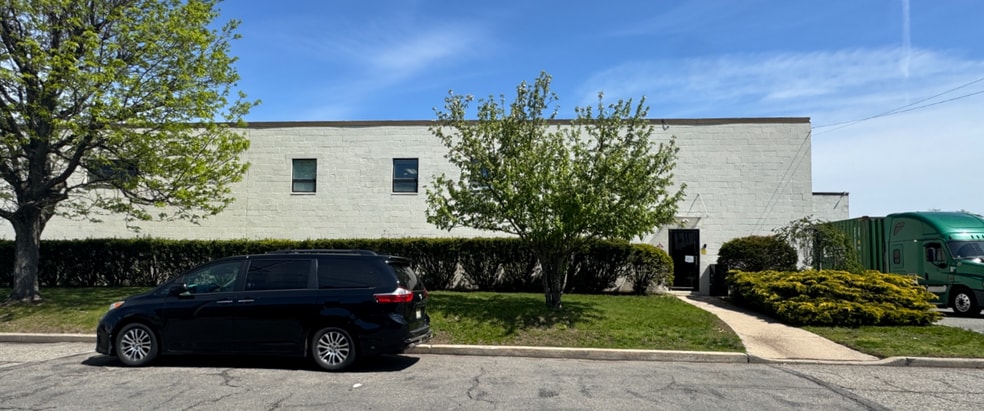 More Photos Of 65 Triangle Blvd, Carlstadt Warehouse For Lease