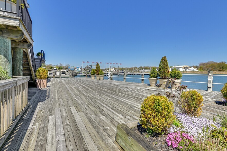 More Photos Of 56-58 S Bay Ave, Eastport Restaurant For Sale