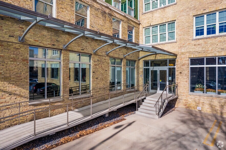 More Photos Of 234 W Florida St, Milwaukee Office For Lease