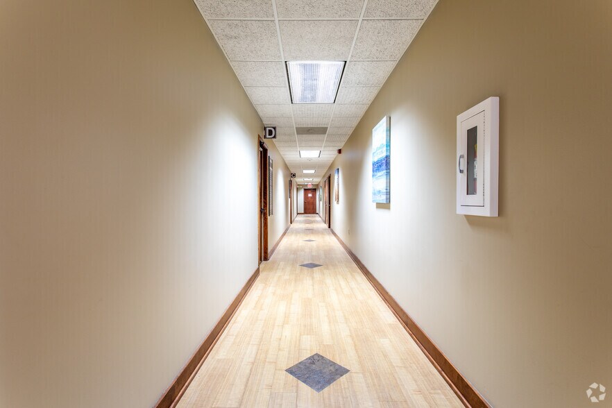More Photos Of 7901-7909 Schatz Pointe Dr, Centerville Medical For Lease