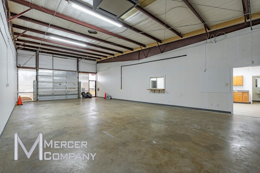 More Photos Of 2238 Michigan Ave, Arlington Flex For Lease