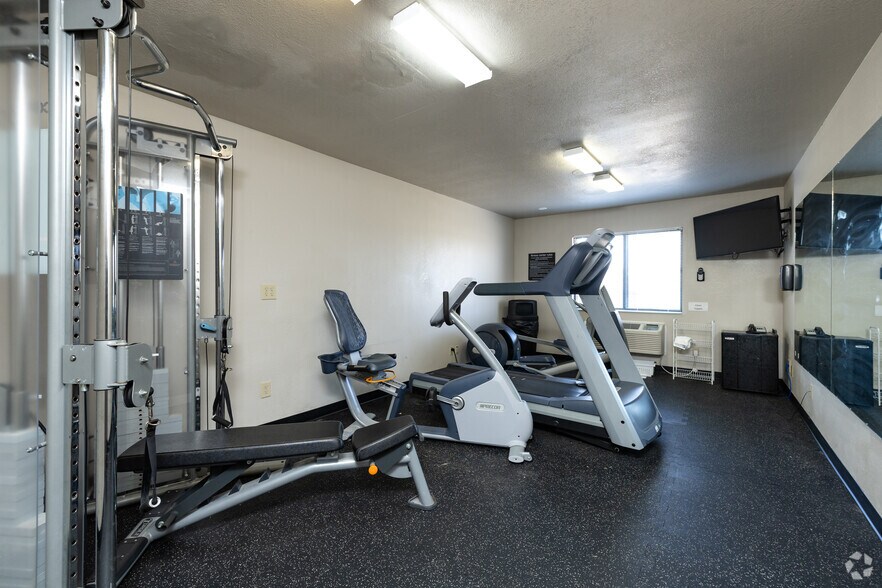 More Photos Of 1710 Jefferson St, Jefferson City Hotel For Sale