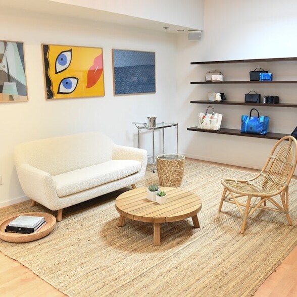 More Photos Of 52 Jobs Ln, Southampton Storefront For Lease