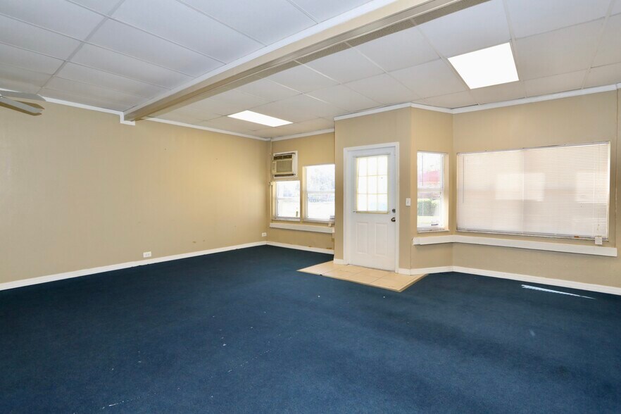More Photos Of 240 S 1st St, Lake Wales Office For Sale