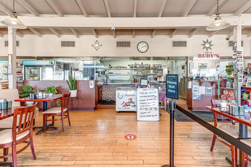 More Photos Of 558 E Anaheim St, Wilmington Restaurant For Sale