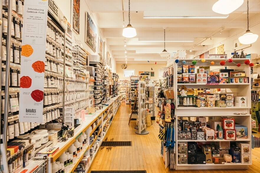 More Photos Of 38 Railroad St, Great Barrington Storefront For Lease