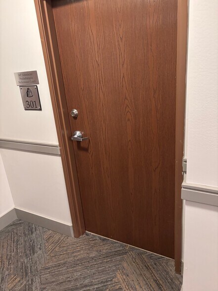 More Photos Of 277 Alexander St, Rochester Office Residential For Lease