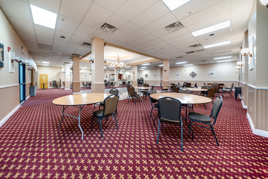 More Photos Of 224 Stockton St, Phillipsburg Showroom For Lease