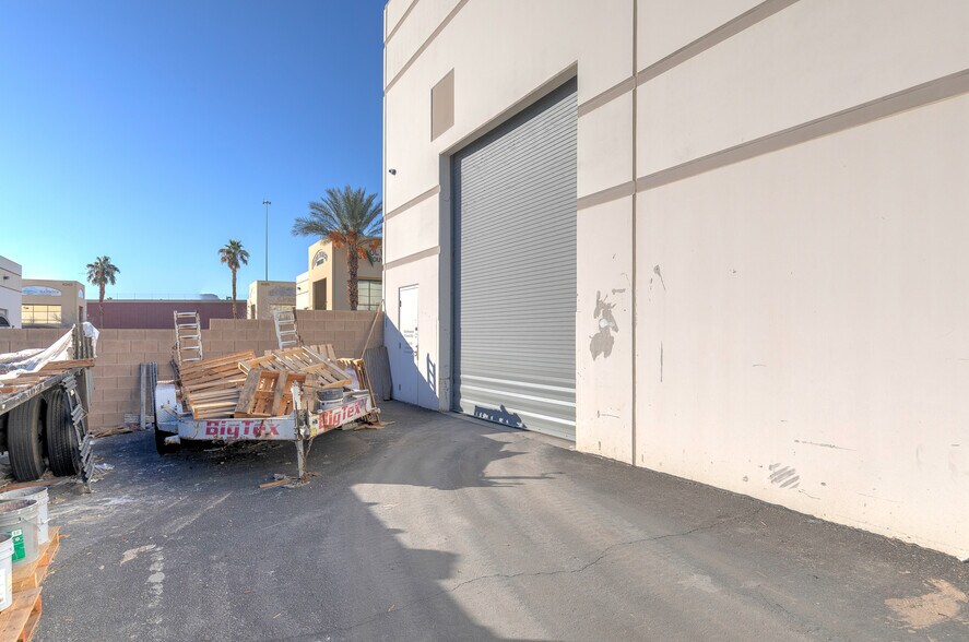 More Photos Of 4367 W Sunset Rd, Las Vegas Warehouse For Sale