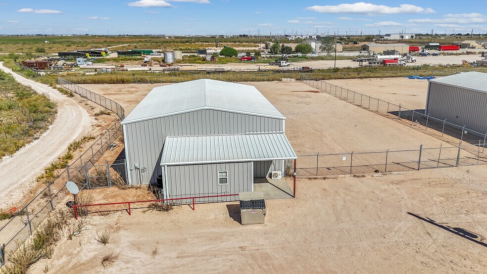 More Photos Of 2107 E County Road 130, Midland Warehouse For Lease