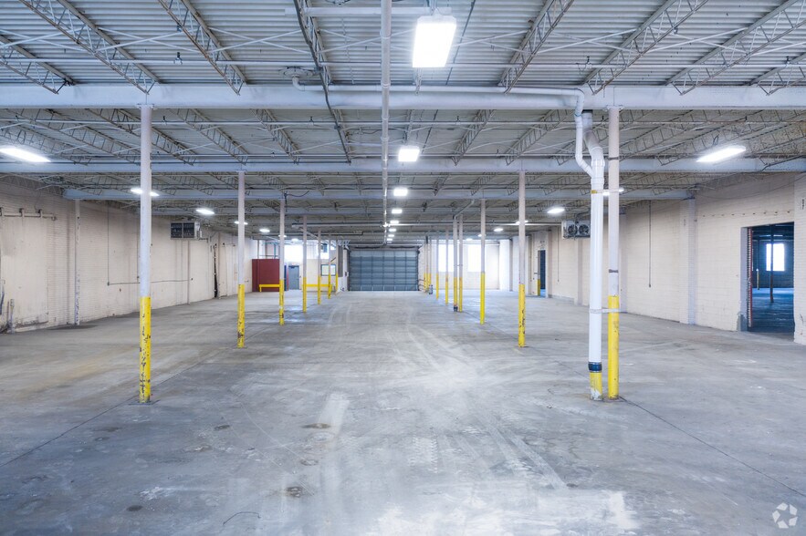 More Photos Of 88-92 Sunshine Rd, Kansas City Distribution For Lease