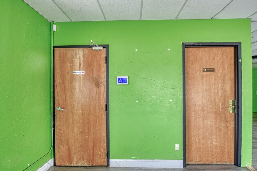 More Photos Of 1404 W Lindsey St, Norman Freestanding For Sale