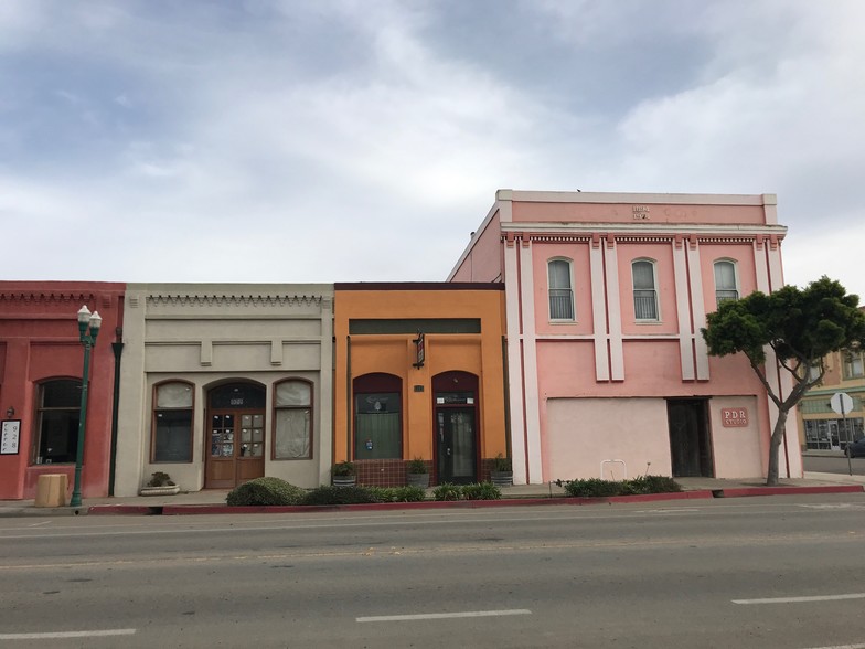 Primary Photo Of 910 Guadalupe St, Guadalupe Storefront Retail Residential For Sale