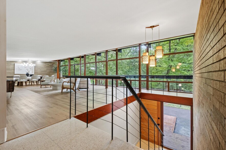 More Photos Of 176 Kingsview Dr, Weirton Showroom For Sale