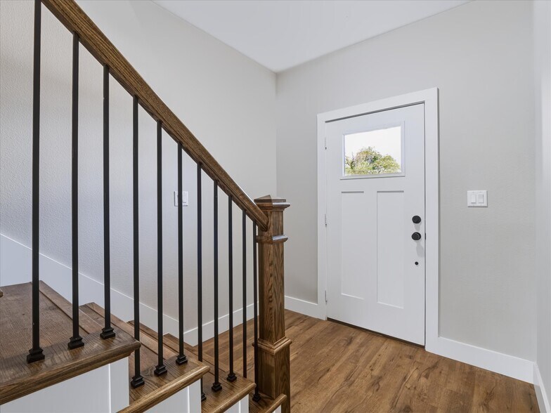 More Photos Of 1306 Country Rd, Whitesboro Apartments For Sale