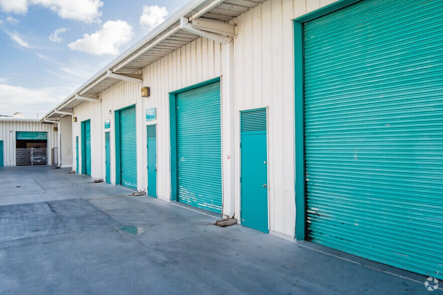 More Photos Of 819 Moowaa St, Honolulu Warehouse For Lease