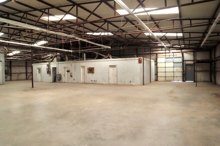 More Photos Of 3224 Industrial Dr, Wichita Falls Manufacturing For Lease