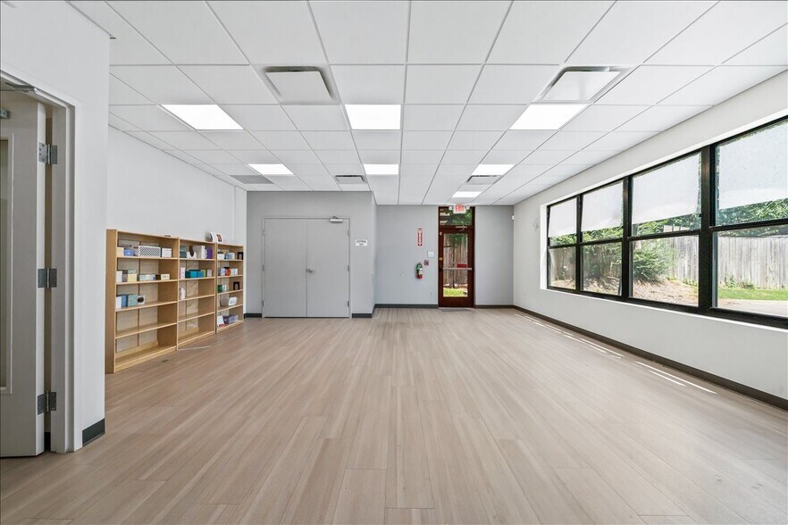 More Photos Of 1430 Poplar Ave, Memphis Office For Sale
