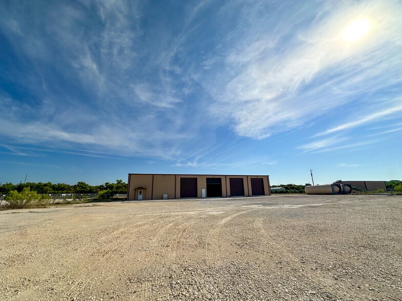 More Photos Of 846 York Creek Rd, New Braunfels Industrial For Lease