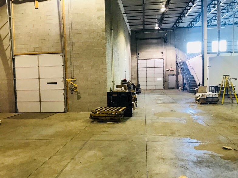 More Photos Of 340 Marshall Ave, Aurora Warehouse For Sale