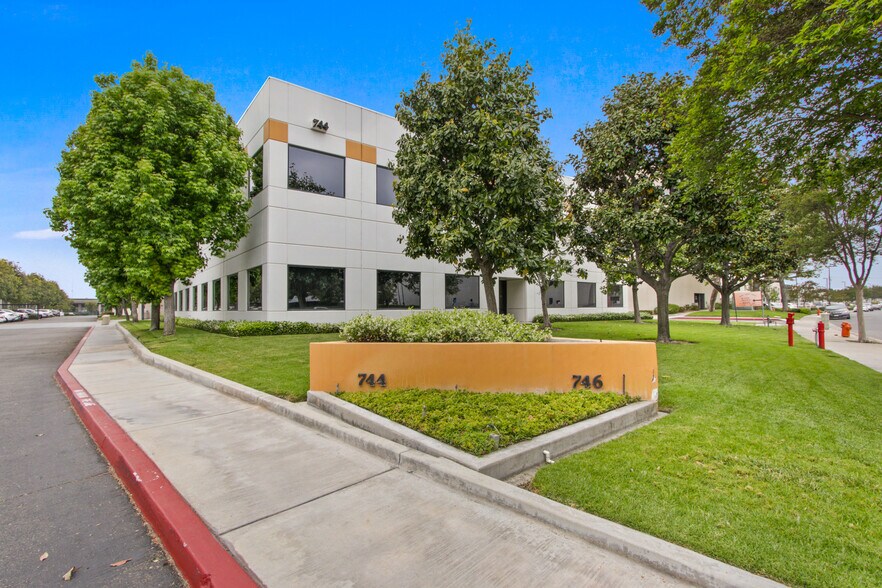 More Photos Of 744 N Eckhoff St, Orange Office For Sale