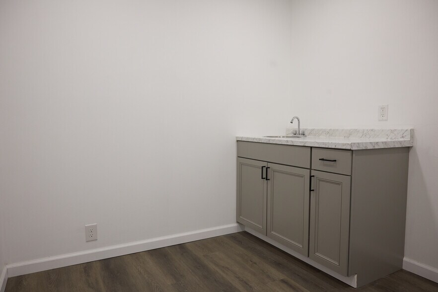 More Photos Of 3494 S Hamilton Rd, Columbus Office For Lease