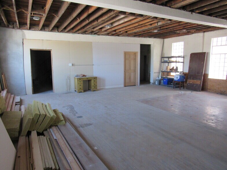 More Photos Of 1850 E Broadway, Alton Office Residential For Sale