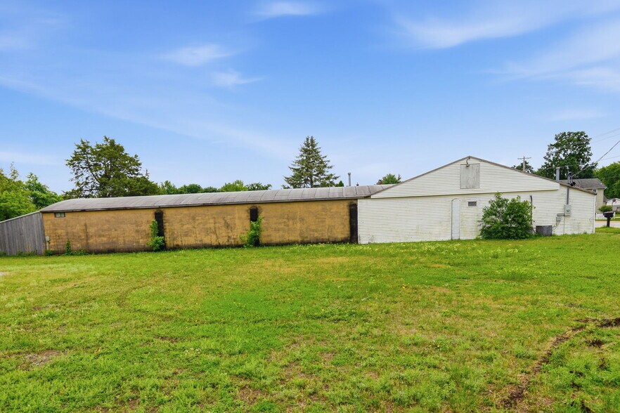 More Photos Of 305 1st st, Alpha Restaurant For Sale