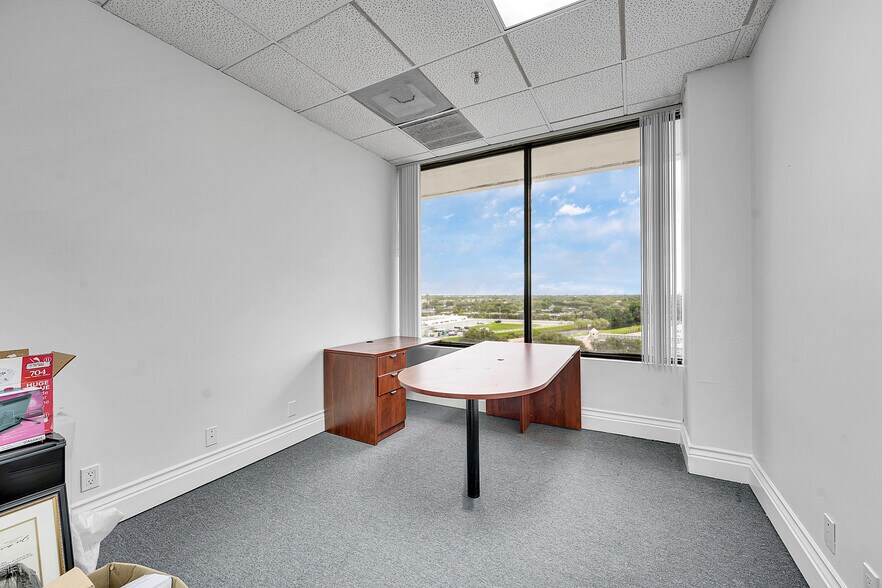 More Photos Of 2328 10th Ave N, Lake Worth Office For Lease