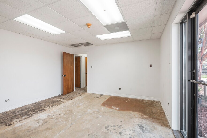 More Photos Of 1807 Tower Dr, Monroe Office For Sale
