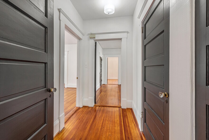 More Photos Of 221 E Kingston Ave, Charlotte Office Residential For Sale