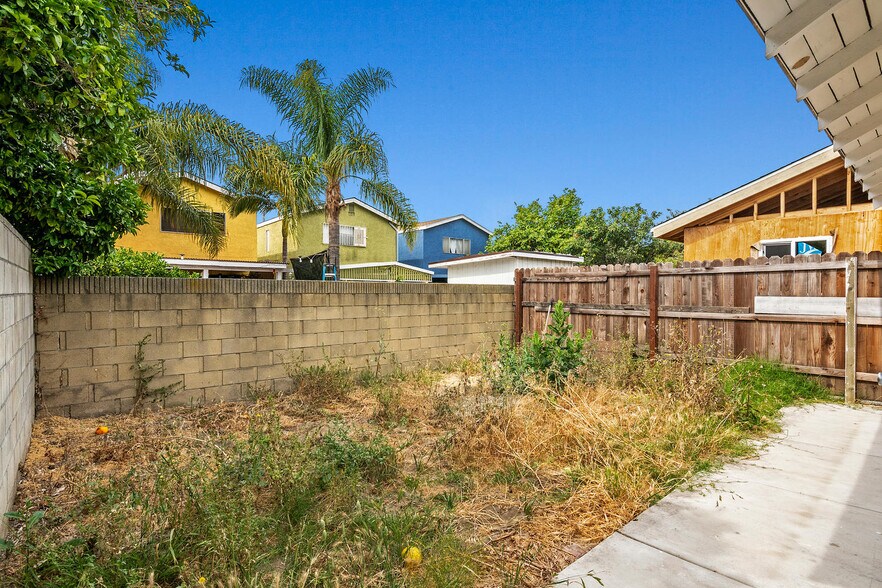 More Photos Of 1910 W Lincoln St, Long Beach Multifamily For Sale