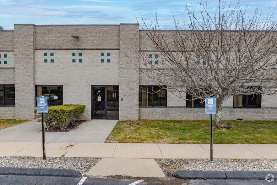 More Photos Of 50 Ivy Brook Rd, Shelton Unknown For Lease