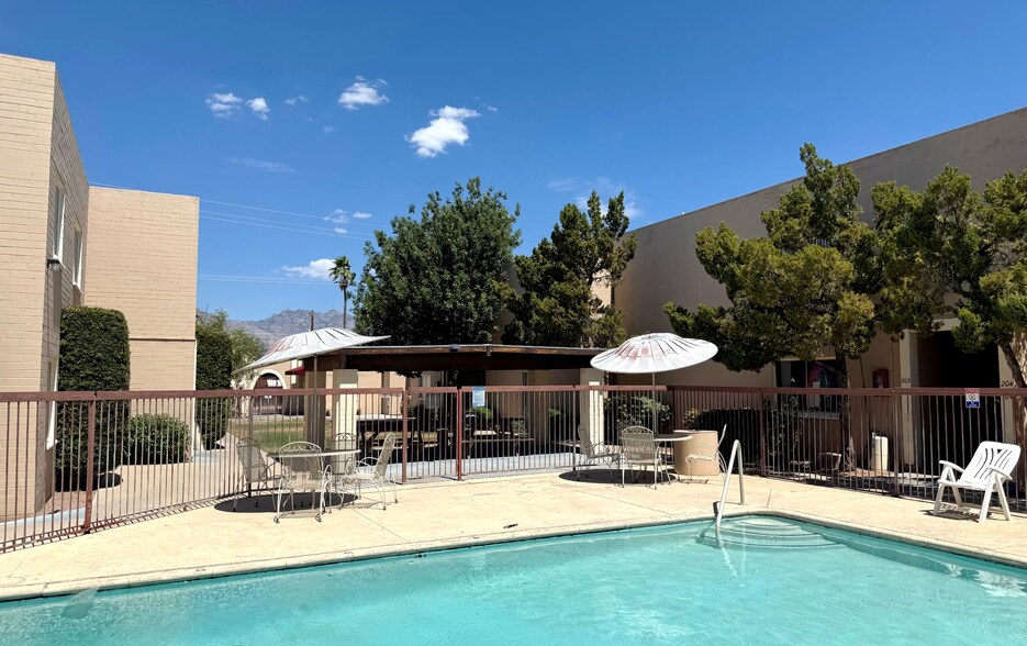 Primary Photo Of 5160 E Bellevue St, Tucson Apartments For Sale