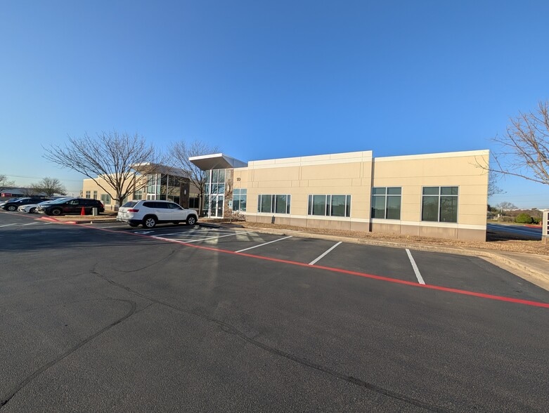 More Photos Of 2300 Greenhill Dr, Round Rock Office For Lease