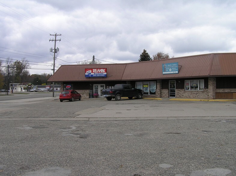 Primary Photo Of 1430 N Mcewan St, Clare Storefront For Lease