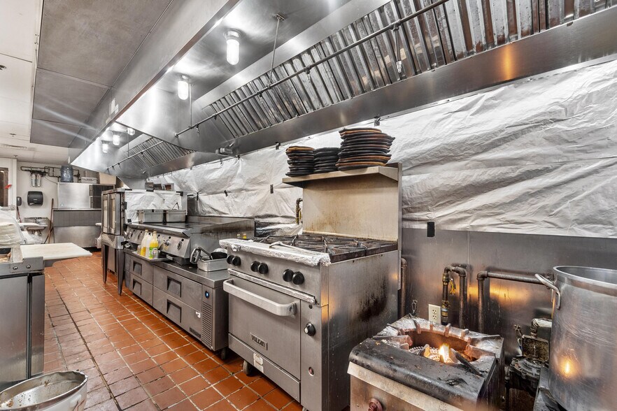 More Photos Of 172 Hanover St, Portsmouth Restaurant For Sale